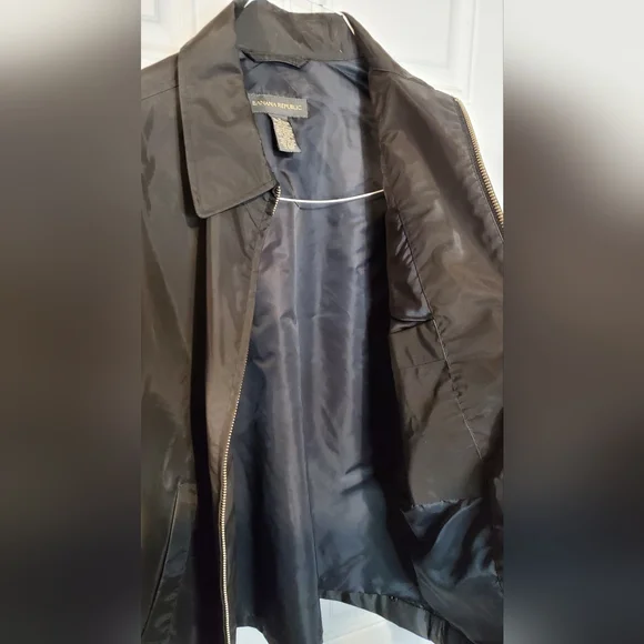 Banana Republic Waterproof Jacket, size M - Picture 4 of 4